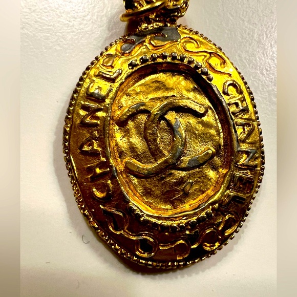 Chanel Vintage Gold Plated CC Medallion Pendant Necklace - Picture 14 of 15